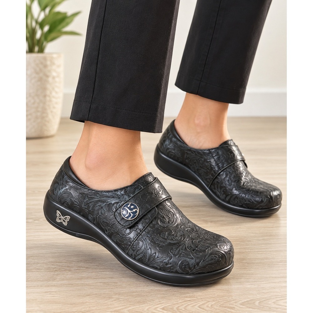 Alegria Black Embossed Leather Clogs Womens 9 EU 39 Comfort Work Shoes